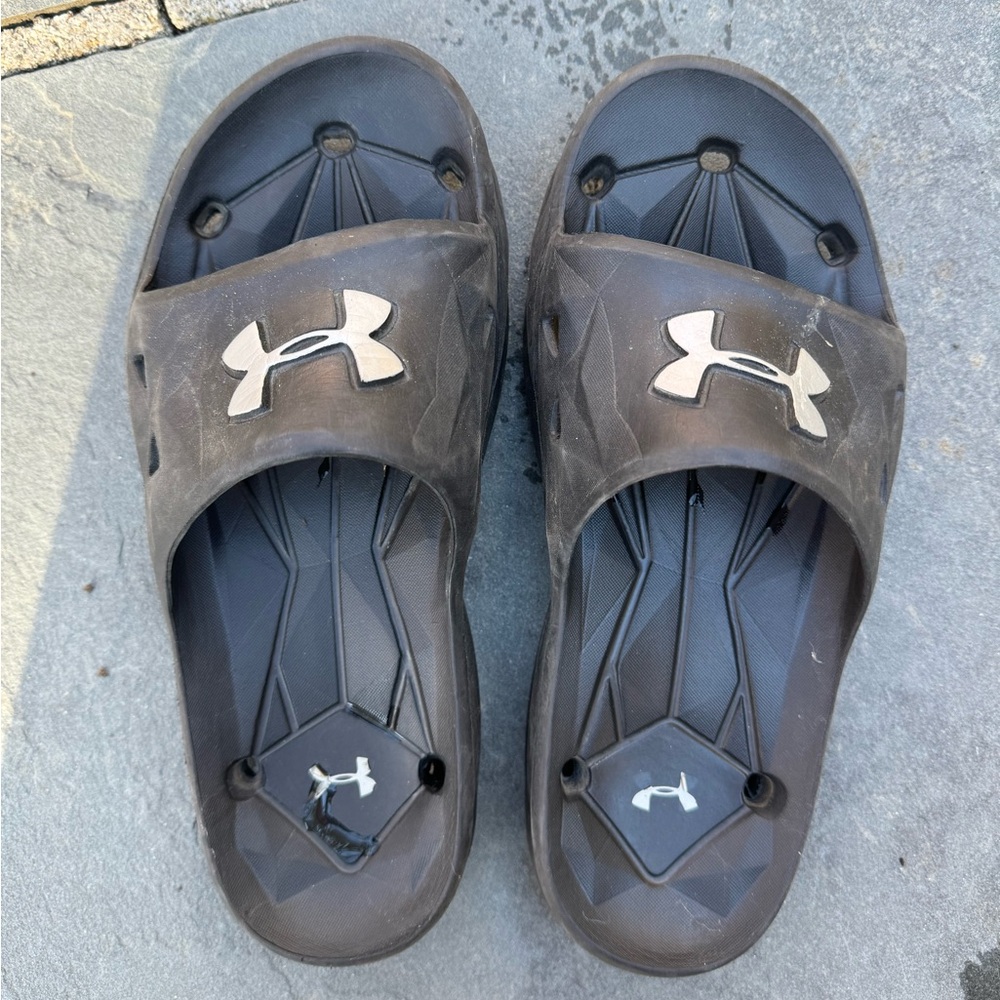 Under Armour black and white slides size youth 6 women 7